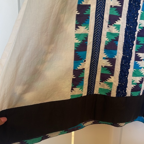 Khaadi Pakistani Indian kurta with stripes of printed cloth and embroidery. - Picture 7 of 9